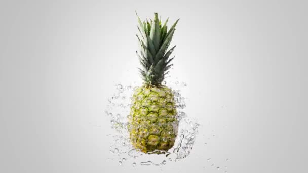 Fresh Pineapple Rotating Light Background Splashing Transparent Liquid Flying Fruit — Vídeo de Stock