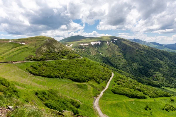 Przełęcz Tskhratskaro Krajobraz Pasma Górskiego Trialeti Kaukaz Gruzja Żwirową Niebezpieczną — Zdjęcie stockowe