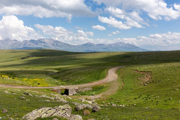 Landschaft Der Javakheti Hochebene Gewundene Schotterstraße Zum Tskhratskaro Pass Mit — Stockfoto
