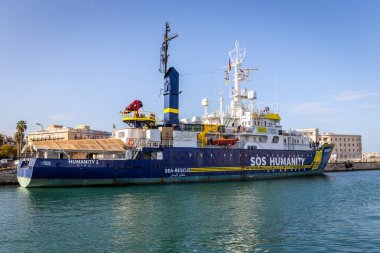 Syracuse, Sicilya, İtalya, 11.10.23. SOS İnsanlık 1 STK Syracuse limanındaki göçmen kurtarma gemisi. 