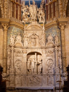 Avila, İspanya, 07.10.21. Villoldo ve Frias 'ın İsa' nın Çilesi ve Kırbaçlanması 'ndan sahnelerle Alabaster sunağı, San Barnabas Şapeli, Avila Katedrali, İspanya.