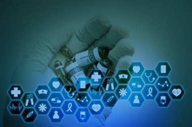 Düz çizgili AR arayüzü, tıp teknolojisi konsepti olan doktor ya da bilimin çift pozlu görüntüleri. 