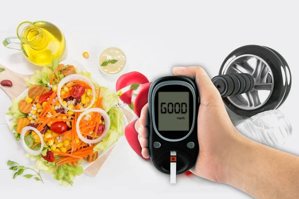 Diabetes Conceito Diabético Bom Medidor Glicose Mão Salada Saudável Comida — Fotografia de Stock