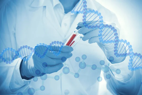 Bilim, kimya, biyoloji, tıp ve kimya konseptleri, laboratuvarda çalışan araştırmacılar. (mavi ton)