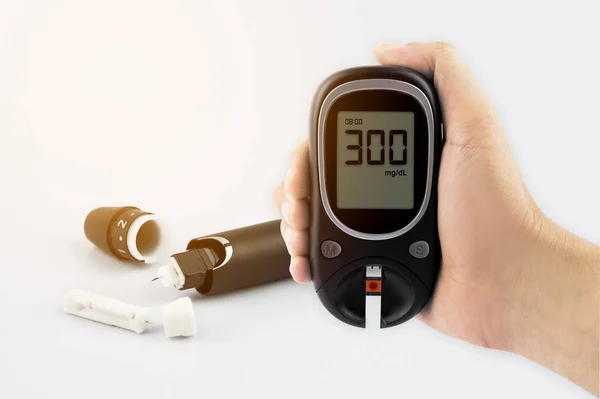 İnsülin kalemini beyaz arkaplanda izole et