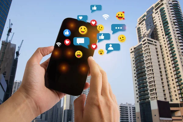 Dijital Medya Teknoloji Sosyal Medya Çevrimiçi Sörf Akıllı Telefon Kullanarak Telifsiz Stok Fotoğraflar