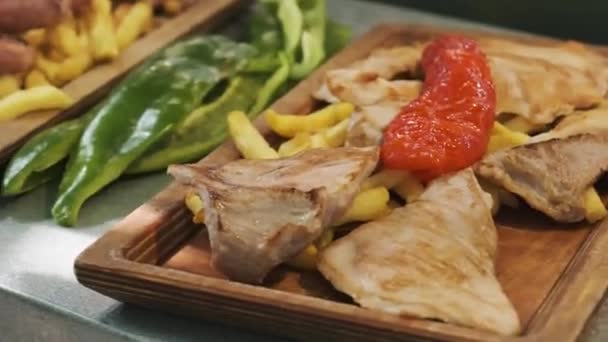 Carne Con Patatas Verduras Plato — Vídeos de Stock