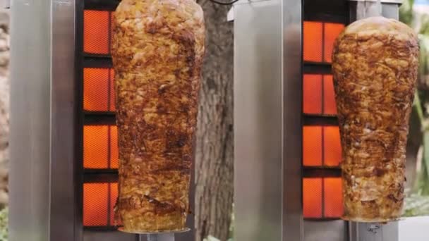 Street Food Man Szeletek Hús Kebab Valencia Piacon — Stock videók