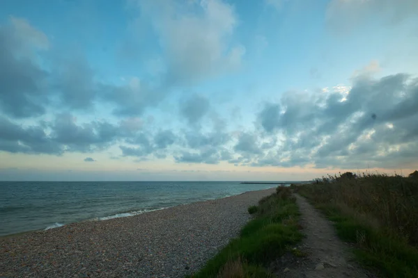 Landschaft Blick Auf Das Meer Und Blauen Himmel Mit Wolken — Stockfoto