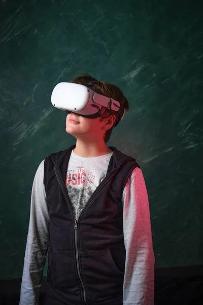Boy Playing Virtual Reality Glasses — Zdjęcie stockowe