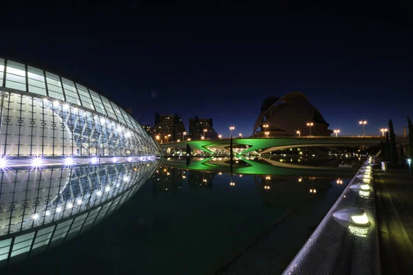 科学と芸術の街の夜の街のライト 2023 — ストック写真