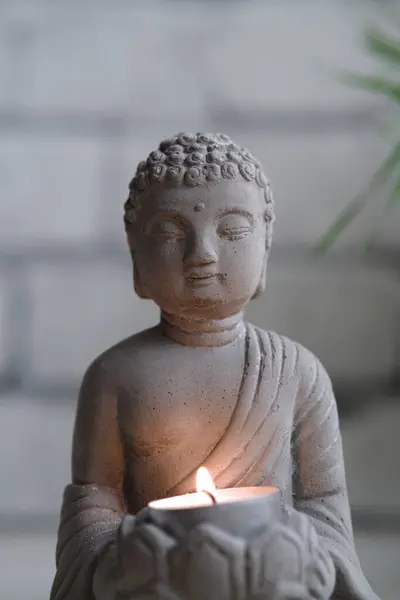 Mały Kamienny Posąg Buddyjskiej Dekoracyjnej Świecy Stojak — Zdjęcie stockowe