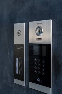 Video kamerayla modern dokunsal dijital ekran interkom