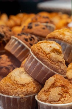 Tezgahta tatlı ve tuzlu hamur işleri