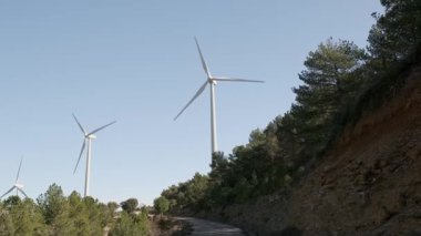 Yel değirmenleri tepeden tırnağa