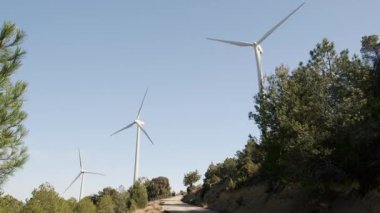 Yel değirmenleri tepeden tırnağa
