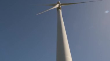 Yel değirmenleri tepeden tırnağa