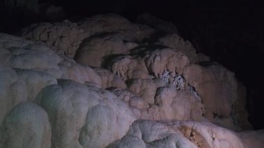 İspanya 'daki Derin Sarkıtlar Dağı' ndaki mağara