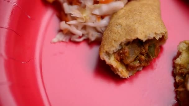 萨尔瓦多的萨尔瓦多的的的的的的的的 萨尔瓦多的好吃的蛹瓜分特写影片 — 图库视频影像