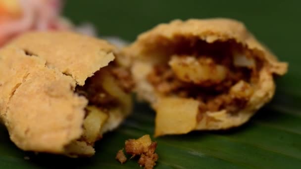 Patelnie Makro Wideo Typowych Środkowoamerykańskich Delikatesach Nazwie Pupusas Prezentujące Pyszne — Wideo stockowe