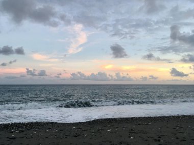 Pasifik 'te bir sahil. Taitung, Tayvan.