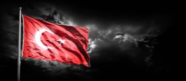    Kara bulutlar arasında dalgalanan Türk bayrağı.                                  