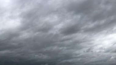  Zaman akıp gidiyor Yağmurdan önce kara bulutlar, Fırtına bulutları hareket ediyor