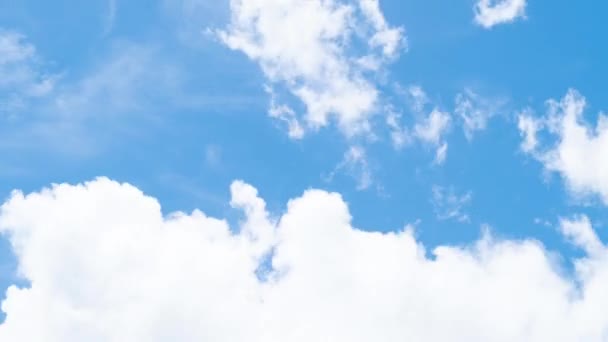 水平線 美しい青空と雲の風景 美しい自然の風景 雲と澄んだ青い空 新鮮な空気 タイムラプスの映像 — ストック動画