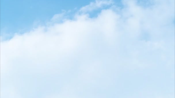Ładny Poruszający Się Biały Cirrus Chmura Horyzoncie Piękne Niebieskie Niebo — Wideo stockowe