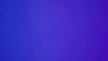 Pürüzsüz gradyan bulanık soyut holografik hareket arkaplanı.