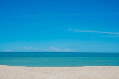 Uçsuz bucaksız deniz, sahil, berrak gökyüzü sakin dalgalar, seyahat, Chalatat Sahili, Songkhla, Tayland