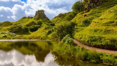 Peri Kuyusu bir dizi toprak kayması sonucu oluşmuş..