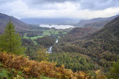 Derwent Water ve Keswick 'e doğru Crag Kalesi' nden görüntü
