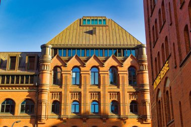 Hamburg, Almanya, 01 Mayıs 2023: Hamburg, Almanya 'nın eski bölümündeki geleneksel binalara bakın.