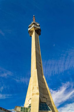 Belgrad, Sırbistan, 15 Ekim 2023: Sırbistan 'ın başkenti Belgrad yakınlarındaki Avala Dağı' ndaki Avala kulesi.