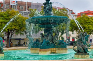 Lizbon, Portekiz, Ocak 03: 2024: Lizbon şehir merkezinde popüler fonte Norte do Rossio çeşmesi.