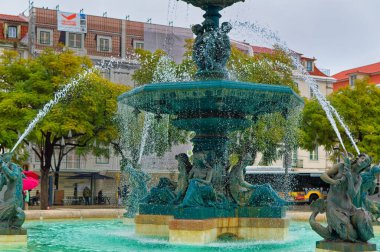 Lizbon, Portekiz, Ocak 03: 2024: Lizbon şehir merkezinde popüler fonte Norte do Rossio çeşmesi.