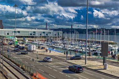 Lizbon, Portekiz, Ocak 04: 2024: Lizbon, Portekiz 'de gündüz vakti deniz manzarası.