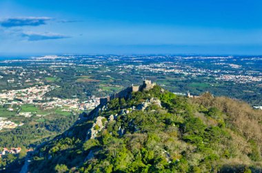 Sintra, Portekiz, Ocak 05 2024: Gündüz vakti Portekiz, Sintra 'da Pena Sarayı detayları.