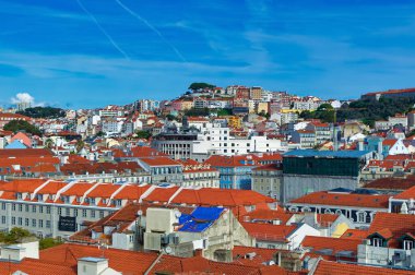 Lizbon, Portekiz, Ocak 06: 2024: Lizbon, Portekiz 'de güneşli bir günde panoramik bir manzara.