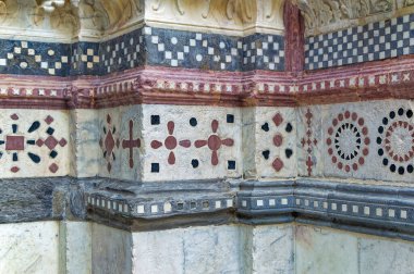 Cenova, İtalya, 28 Nisan 2024: Cenova Katedrali veya Ceneviz Lawrence Metropolitan Katedrali 'nin önünde ayrıntılar.