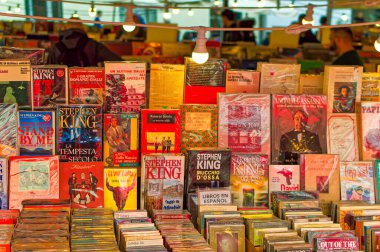 Cenova, İtalya, 28 Nisan 2024: Cenova, İtalya 'da açık kitap fuarı.