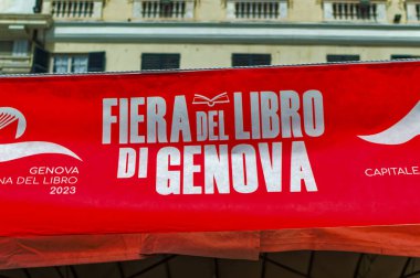 Cenova, İtalya, 28 Nisan 2024: Cenova, İtalya 'daki açık kitap fuarından sahne.