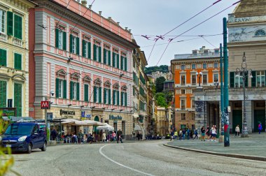 Cenova, İtalya, 28 Nisan 2024: Ceneviz şehir merkezindeki binaların günlük sahnesi.