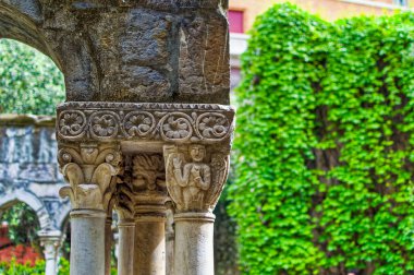 Genoa, İtalya 'da Kolomb' un evinin yakınındaki kamu ortaçağ bahçesinin kalıntıları.