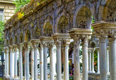 Genoa, İtalya 'da Kolomb' un evinin yakınındaki kamu ortaçağ bahçesinin kalıntıları.