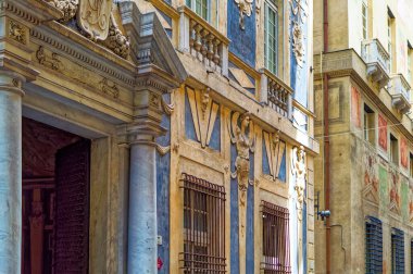 Cenova, İtalya, 28 Nisan 2024: Cenova şehir merkezindeki Via Garibaldi Sarayı.