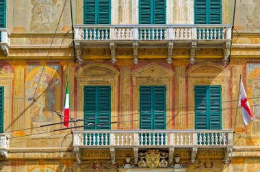 Cenova, İtalya, 28 Nisan 2024: Cenova şehir merkezindeki Via Garibaldi Sarayı.
