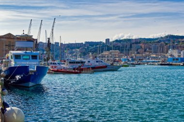 Cenova, İtalya, 28 Nisan 2024: Ceneviz limanının bir bölümünden günlük sahne.