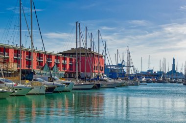 Cenova, İtalya, 28 Nisan 2024: Ceneviz limanının bir bölümünden günlük sahne.